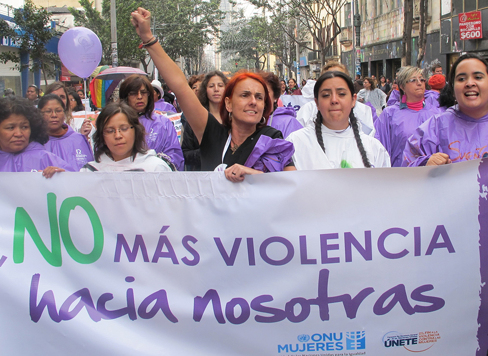 Foto protesta mujeres ONU Mujeres Ecuador