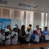 MUJERES ALBAÑILES DE MANABÍ FIRMAN CONTRATO DE TRABAJO