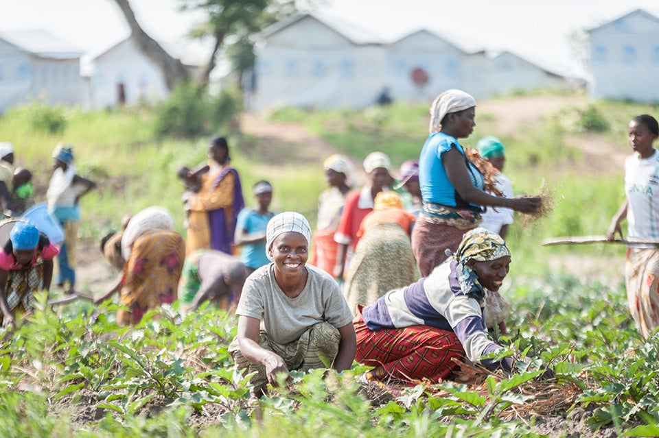 he women learn how to plant many different kinds of crops. After working in the collective, some of them are able to plant and harvest vegetables outside of their temporary houses at the refugee camp.  Photo: UN Women/Catianne Tijerina